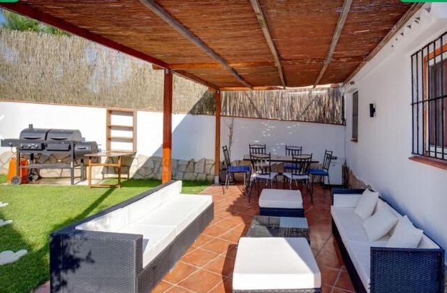 Puigventos Detached Villa For 6 People In Lloret De Mar With Comunal Outdoor Swimming Pool מראה חיצוני תמונה